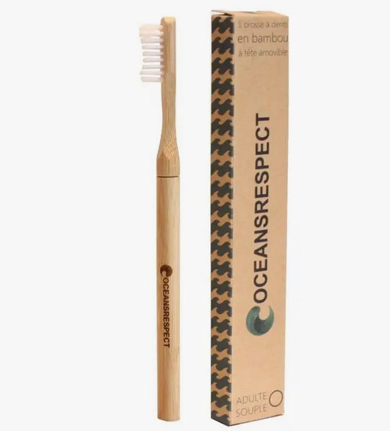 Une brosse à dents en bambou
