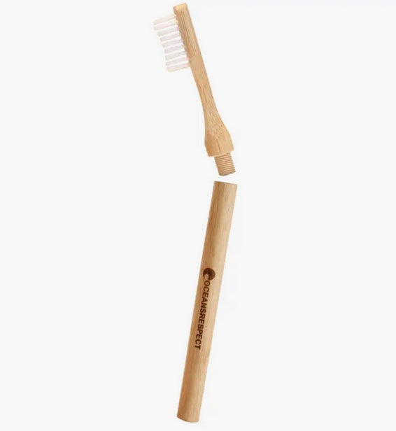 Une brosse à dents en bambou